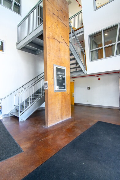 More Photos Of 290 9th St N, Saint Petersburg Storefront Retail Office For Lease