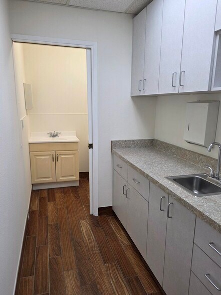 More Photos Of 17871 Santiago Blvd, Orange Medical For Lease