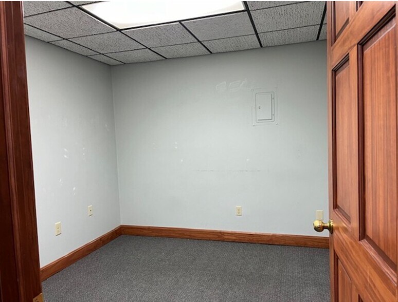 More Photos Of 211 Kenbrook Dr, Vandalia Office For Lease