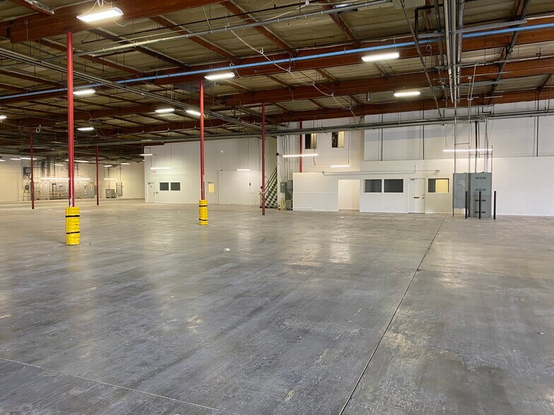 More Photos Of 9505-9541 Mason Ave, Chatsworth Manufacturing For Lease