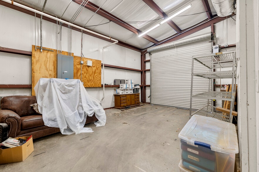 More Photos Of 1106 E Main St, Nacogdoches Warehouse For Sale