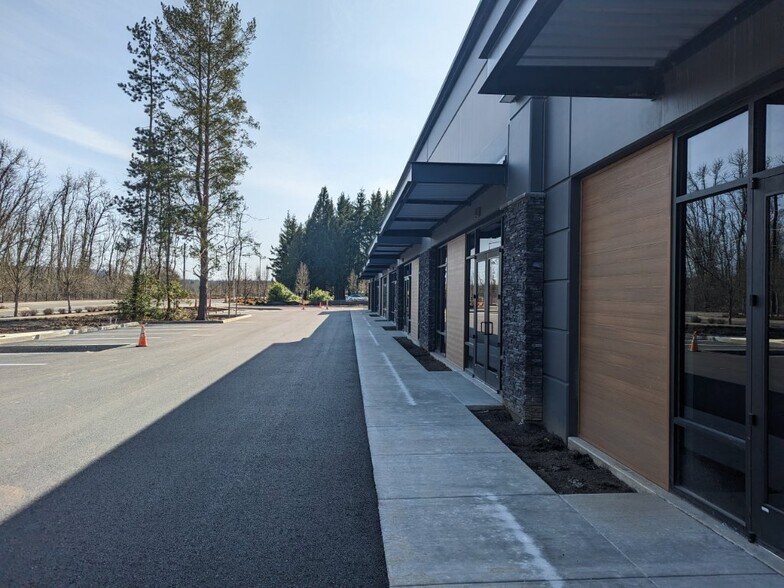 More Photos Of 6923 NW Friberg Strunk St, Camas Unknown For Lease