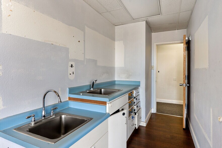 More Photos Of 120 E Altamira Dr, Cedar City Office Residential For Lease