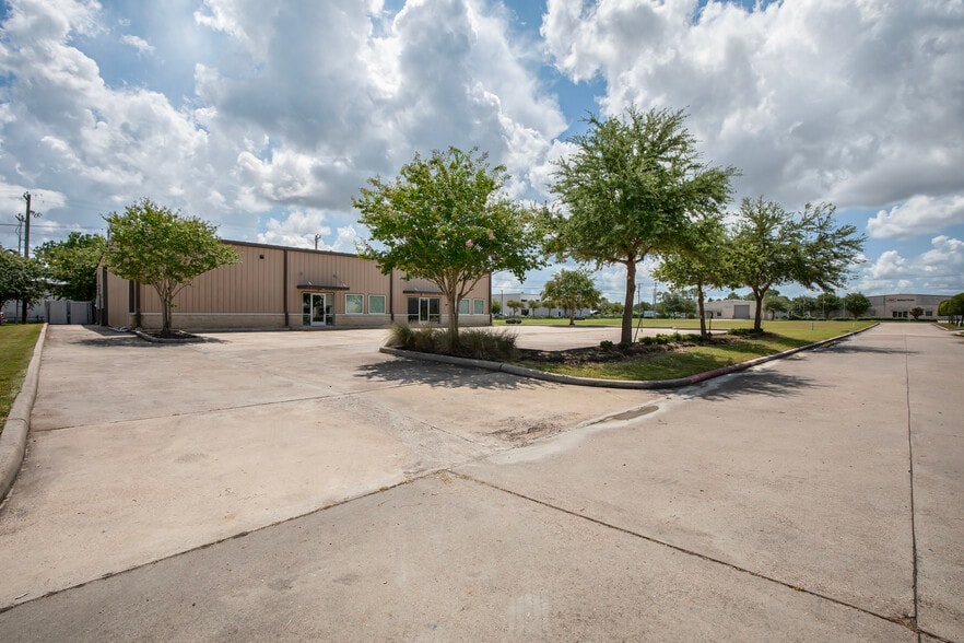 More Photos Of 1145 Butler Rd, League City Office For Sale