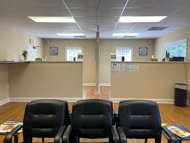 More Photos Of 2929 Breezewood Ave, Fayetteville Office For Sale
