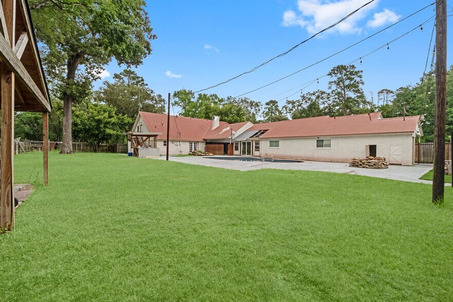 More Photos Of 2042 Teal Dr, Spring Dormitory For Sale