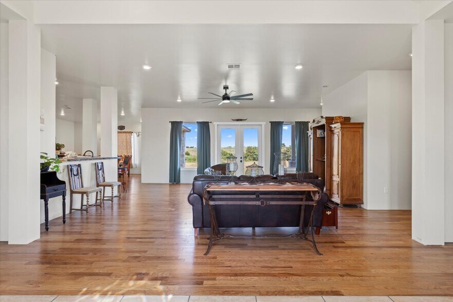 More Photos Of 16508 N Fm 973 Rd, Manor Specialty For Sale