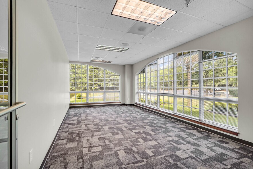 More Photos Of 146 Fairchild St, Charleston Office For Lease