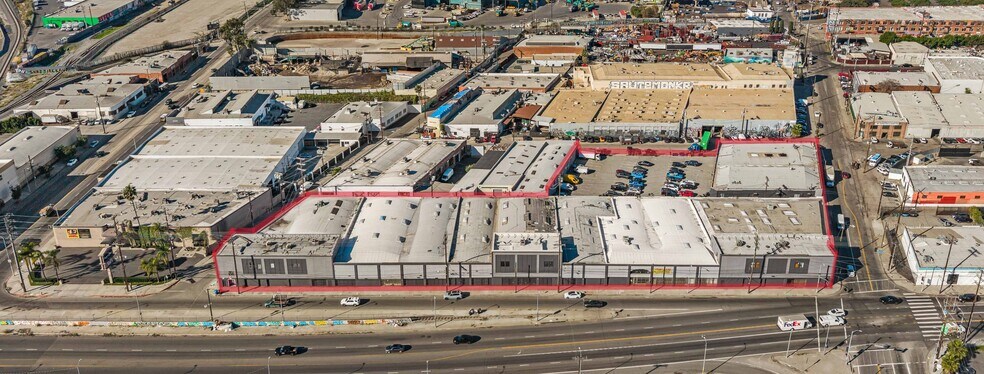 More Photos Of 2001-2031 S Santa Fe Ave, Los Angeles Warehouse For Lease
