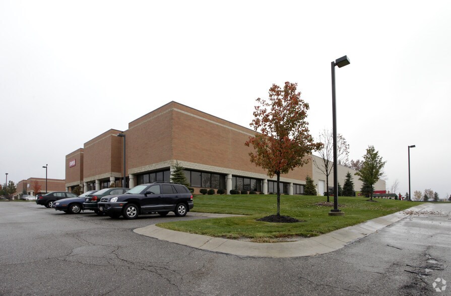 4170 Highlander Pky, Richfield, OH 44286 Flex/RD For Lease