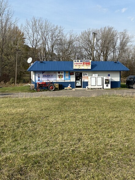 Primary Photo Of 3497 E Sanilac Rd, Caro Convenience Store For Sale