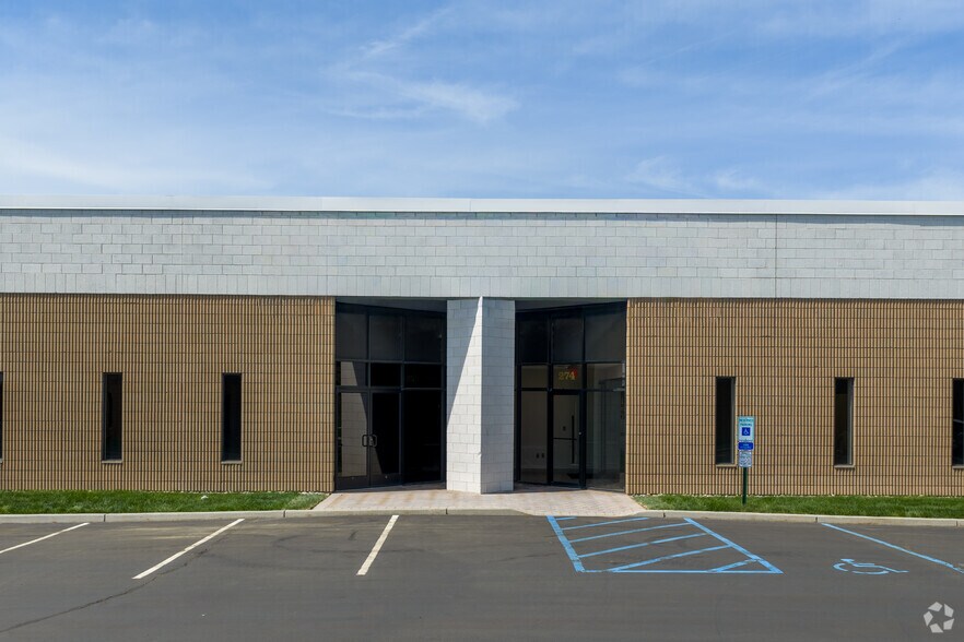 More Photos Of 266-300 Raritan Center Pky, Edison Light Distribution For Lease