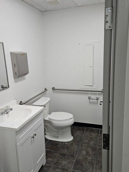 More Photos Of 2128 Espey Ct, Crofton Office For Lease