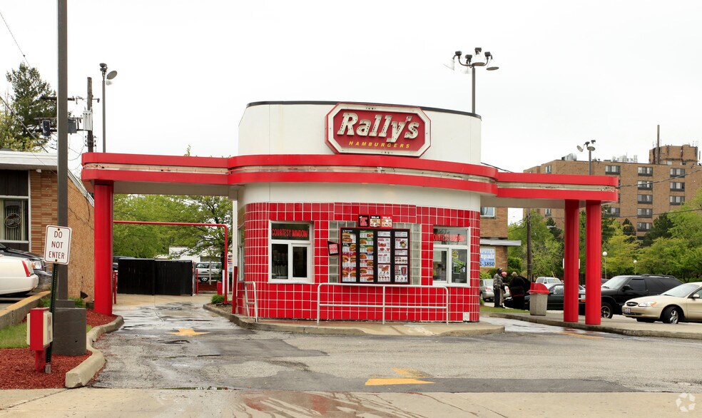 Primary Photo Of 4000 Mayfield Rd, South Euclid Fast Food For Lease