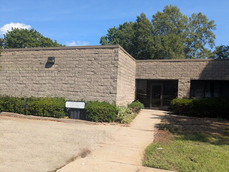 More Photos Of 2526 Bypass Rd, Elkhart Office For Lease