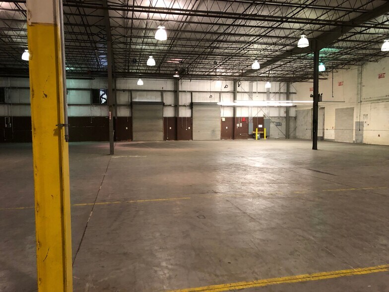 More Photos Of 1500 Independence Blvd, Sarasota Warehouse For Lease