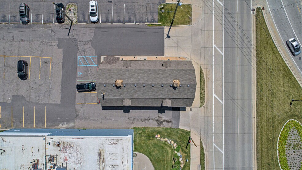 More Photos Of 33030 Northwestern Hwy, West Bloomfield Freestanding For Sale