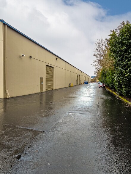 More Photos Of 12801-12815 NE Airport Way, Portland Warehouse For Lease