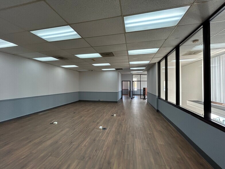 More Photos Of 4950 W Pershing Rd, Cicero Warehouse For Lease