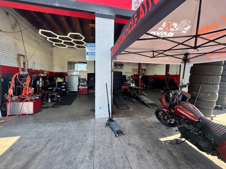 More Photos Of 405 McHenry Ave, Modesto Auto Dealership For Sale
