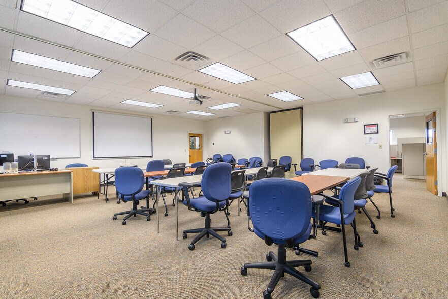 More Photos Of 2023 St. Mary's Blvd, Jefferson City Medical For Sale