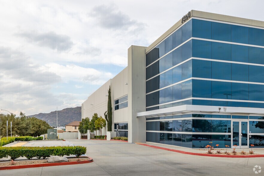More Photos Of 7350 San Gorgonio Dr, Riverside Distribution For Lease