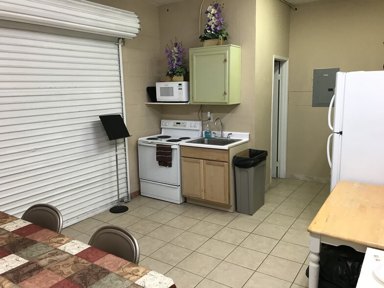 More Photos Of 2103-2121 N Decatur Blvd, Las Vegas Unknown For Lease