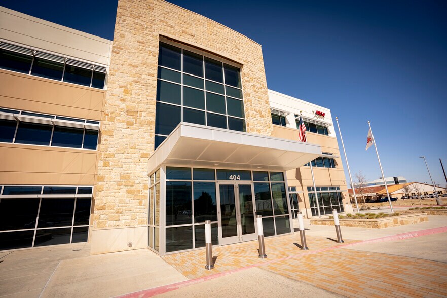 More Photos Of 404 Veterans Airpark Ln, Midland Office For Sale