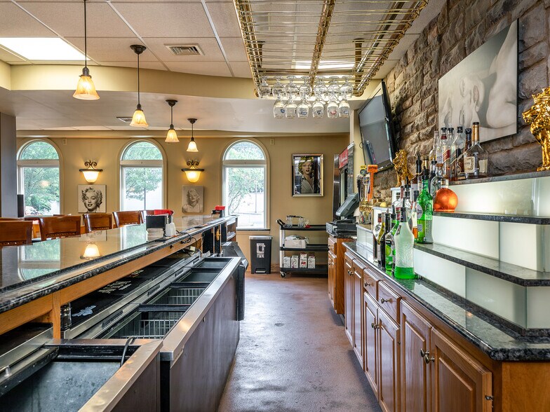 More Photos Of 388 Broad St, Bristol General Retail For Sale