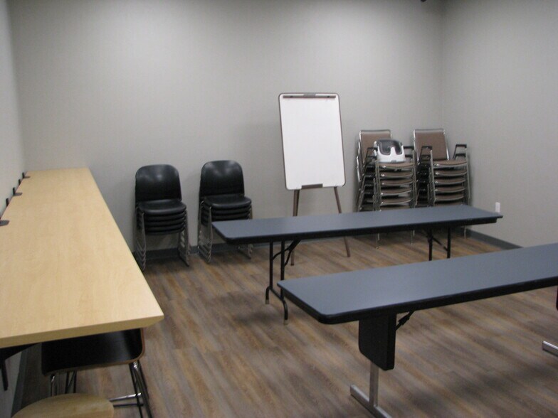 More Photos Of 3862 Norrie Dr, New Franken Showroom For Lease