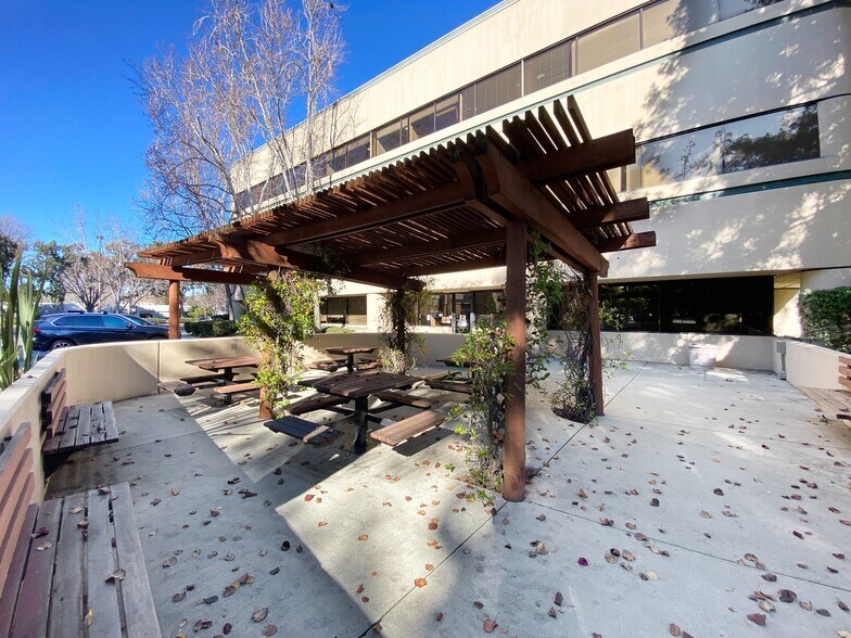 More Photos Of 97 E Brokaw Rd, San Jose Loft Creative Space For Lease