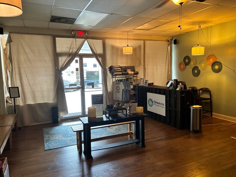 More Photos Of 156 Crogan St, Lawrenceville Storefront For Lease