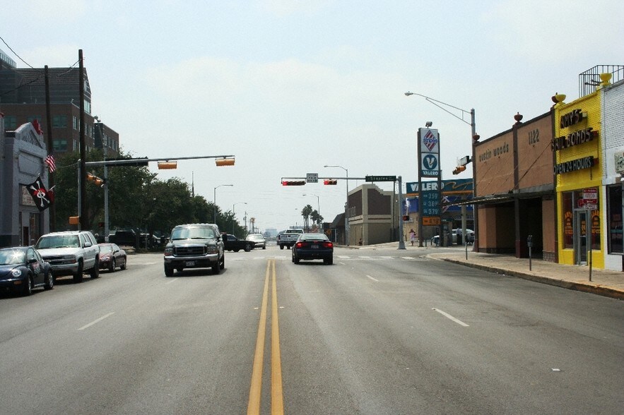 More Photos Of 1108-1114 Leopard St, Corpus Christi Storefront Retail Office For Lease