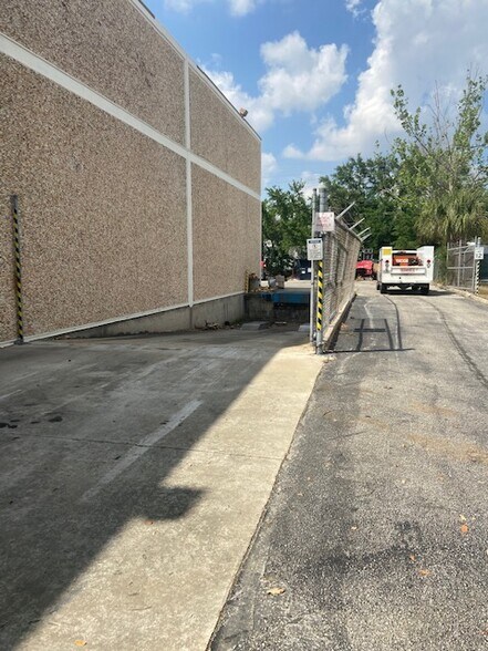 More Photos Of 4495 36th St, Orlando Warehouse For Lease