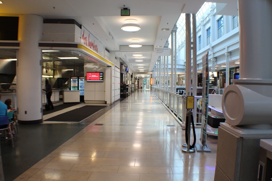 More Photos Of 49 W Maryland St, Indianapolis General Retail For Lease