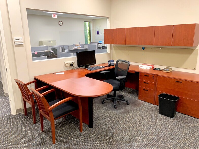 More Photos Of 370 Crossways Park Dr, Woodbury Distribution For Lease
