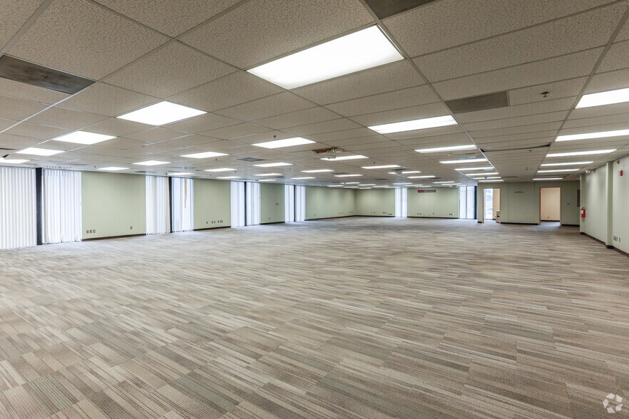 More Photos Of 16500 W 12 Mile Rd, Southfield Office For Lease