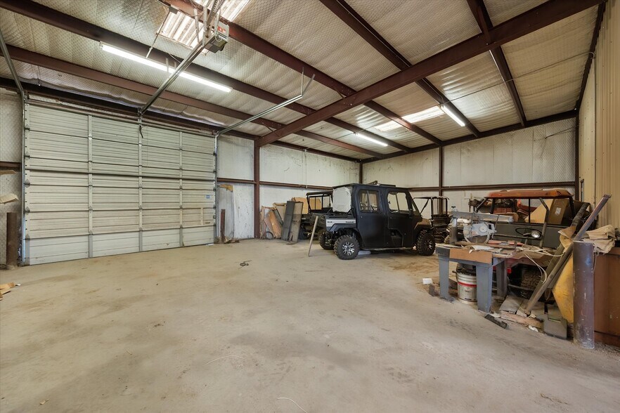 More Photos Of 3151 Int 45 E hwy, Corsicana Warehouse For Sale