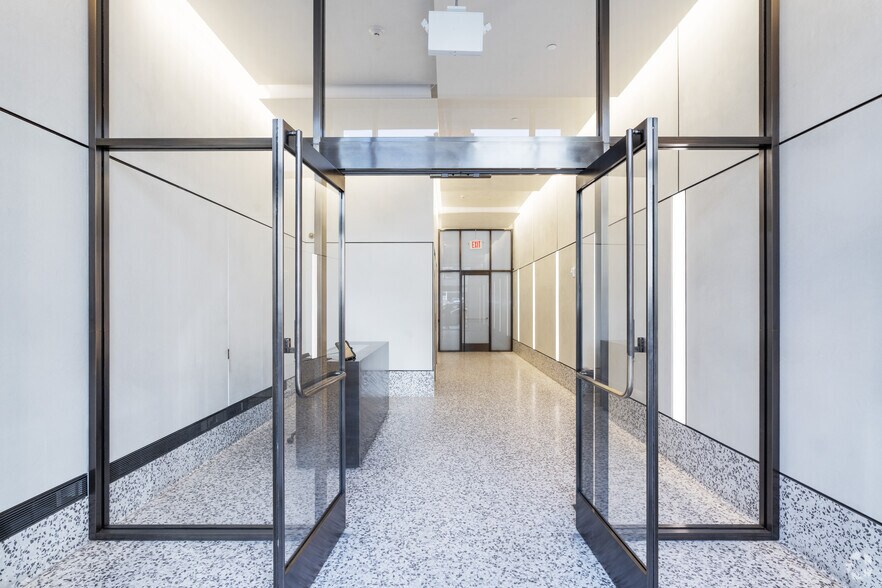 More Photos Of 121 Varick St, New York Loft Creative Space For Lease