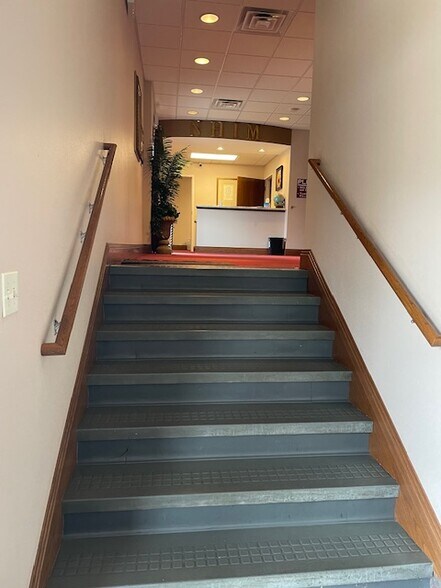 More Photos Of 901 N Prospect Ave, Springfield Freestanding For Sale