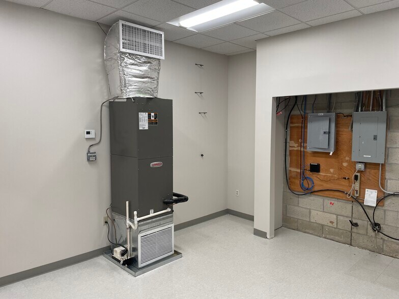 More Photos Of 20 Altieri Way, Warwick Flex For Lease