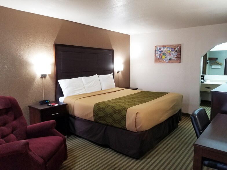 More Photos Of 1710 Main St, Winfield Hotel For Sale