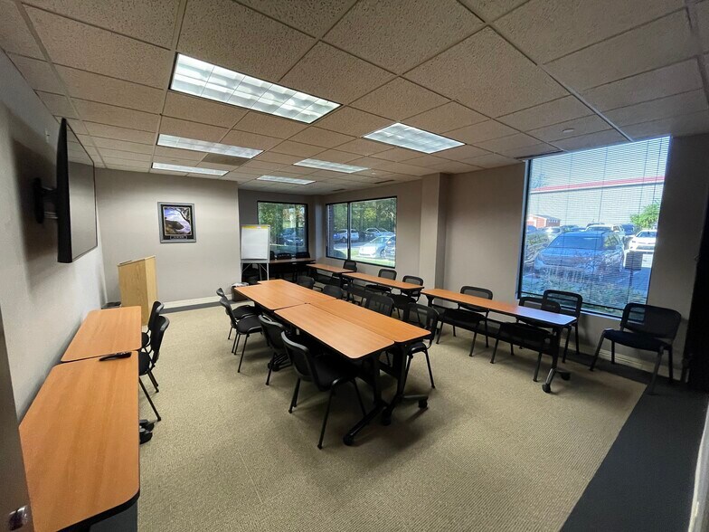 More Photos Of 12910 Shelbyville Rd, Louisville Office For Sale