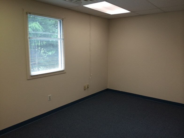 More Photos Of 215 E Laurel Rd, Stratford Office For Sale