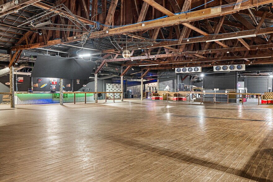 More Photos Of 13087 Hwy 271 N, Tyler Sports And Entertainment For Lease