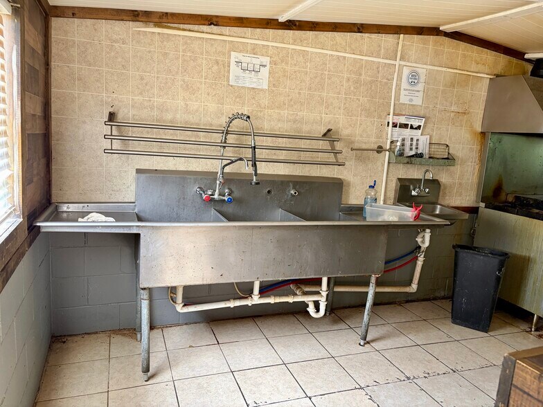 More Photos Of 285 N Garland Rd, Mckenzie General Retail For Sale