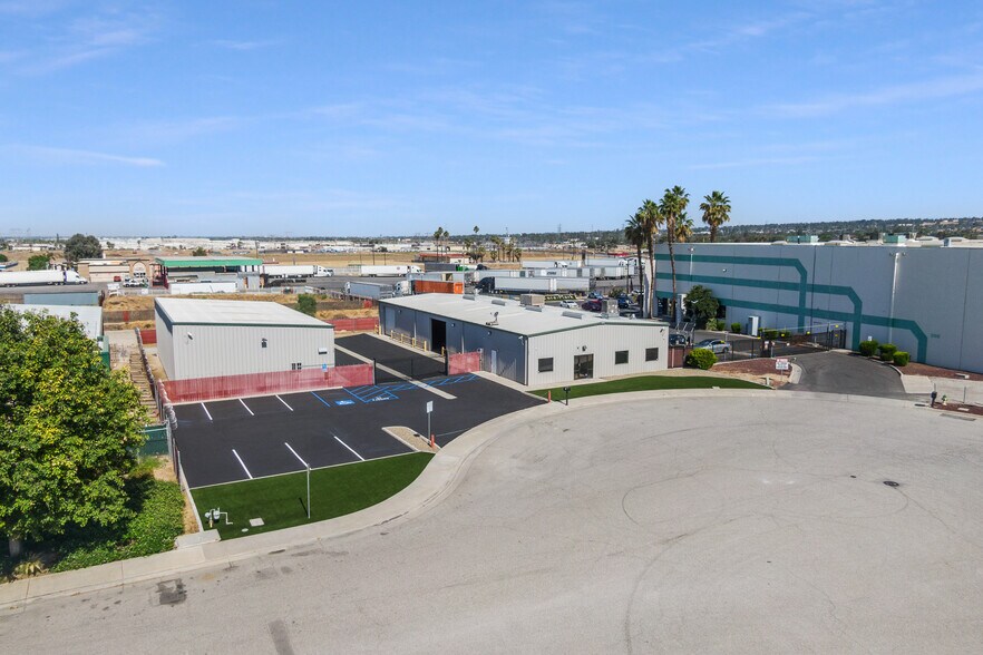 More Photos Of 138 Coremark Ct, Bakersfield Service For Lease