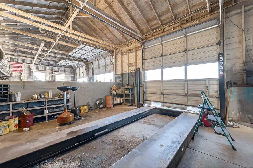 More Photos Of 917 E Main St, Eagle Lake Service Station For Sale