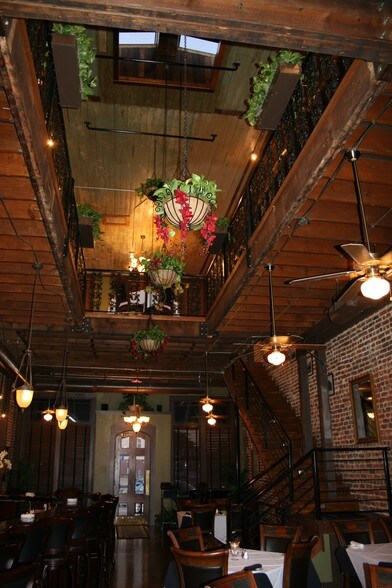 More Photos Of 111 E Erwin St, Tyler Storefront Retail Office For Lease