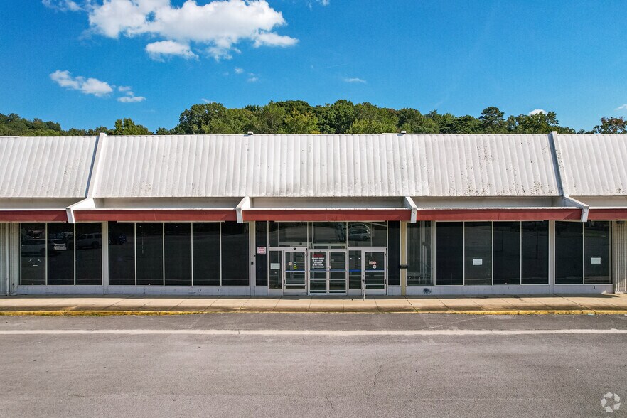 More Photos Of 680 Signal Mountain Rd, Chattanooga Storefront For Lease